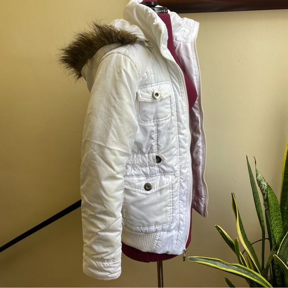 Dollhouse White Faux Fur Hood Belted Puffer Coat. Small. - Picture 4 of 13